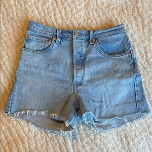 Levi’s Ribcage Cutoff Short